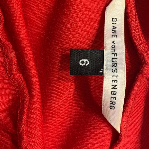 Diane Von Furstenberg fitted deep V dress - Picture 3 of 7